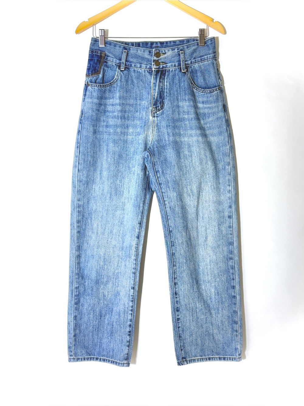 Straight Leg Women's Jeans in Light Blue Wash